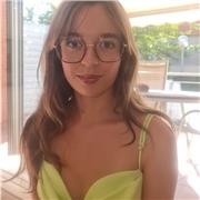 Estudiante de Lengua y Literatura en la UAB, con bachillerato científico previo. ¡Apta para dar clases de muchas cosas!